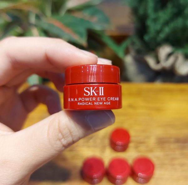 Combo 9 Kem Mắt SK-II RNA Power Eye Cream 2.5g – Dưỡng Sáng Vùng Mắt, Tặng Ví Thời Trang